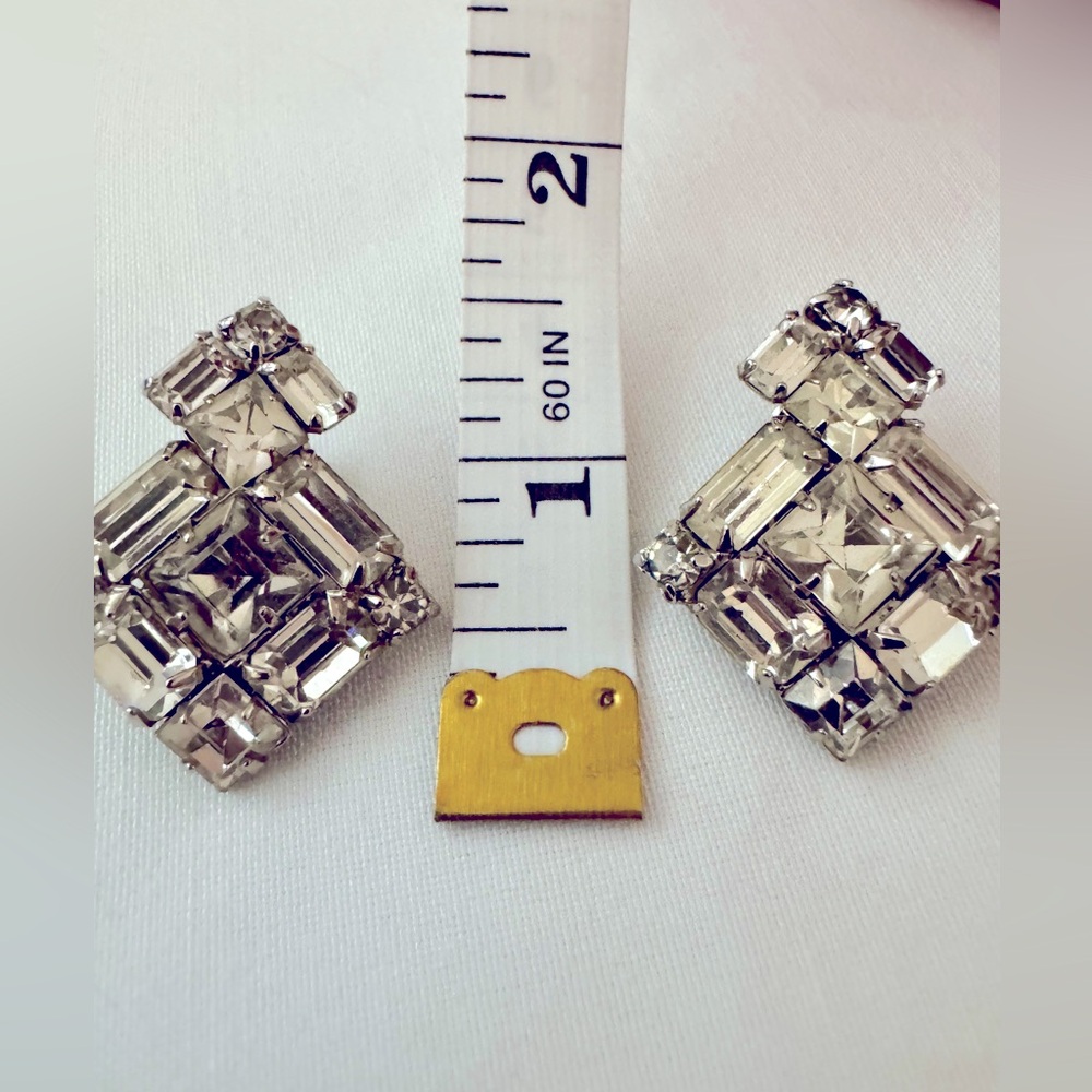 Gorgeous Vintage Weiss 1950’s 💠Rhinestone Clip Earrings Mid Century - Picture 3 of 3